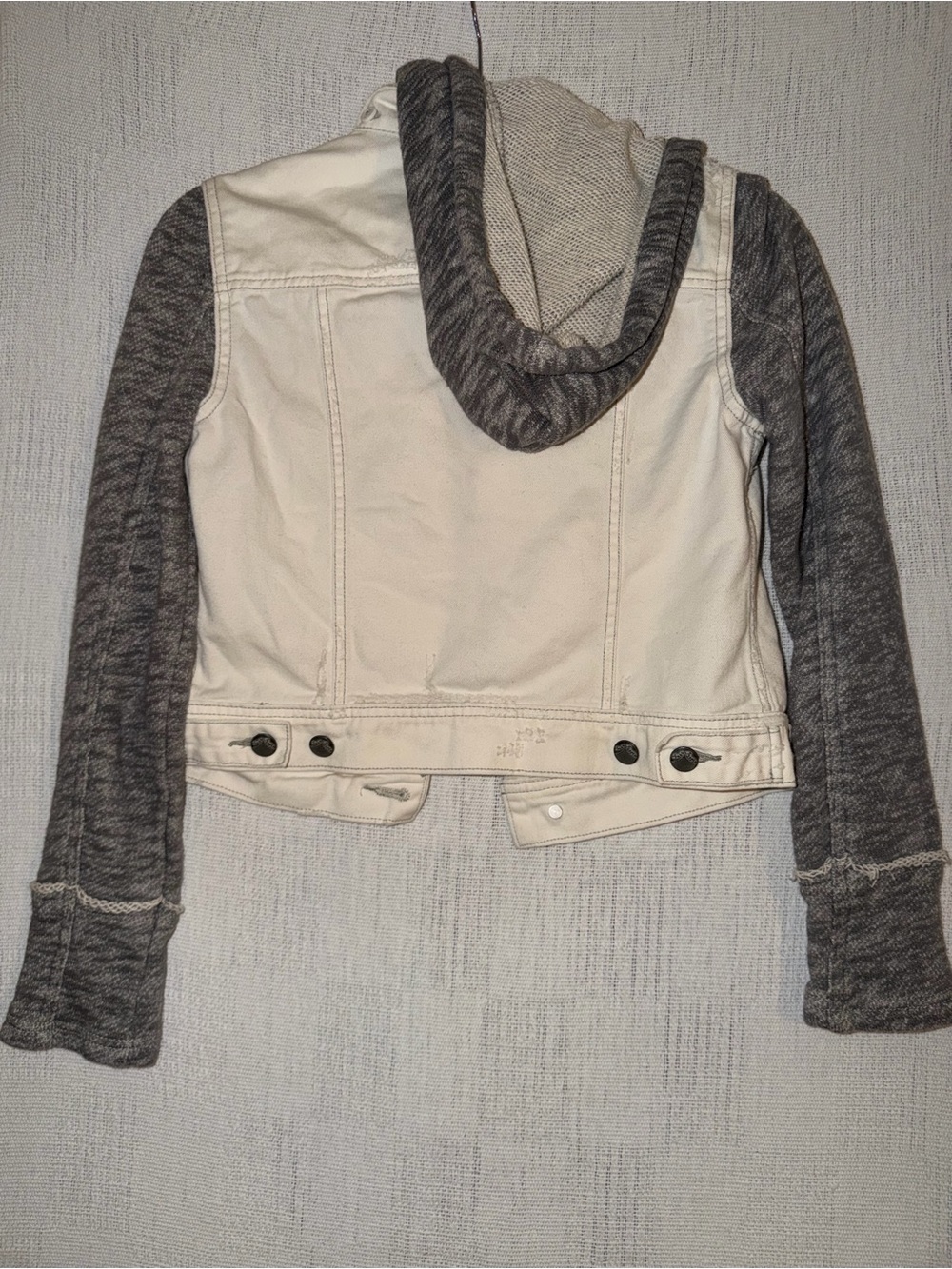 Free People | Knit Hooded White Denim Distressed Jean Jacket Fabric Sleeves - XS - Picture 3 of 14